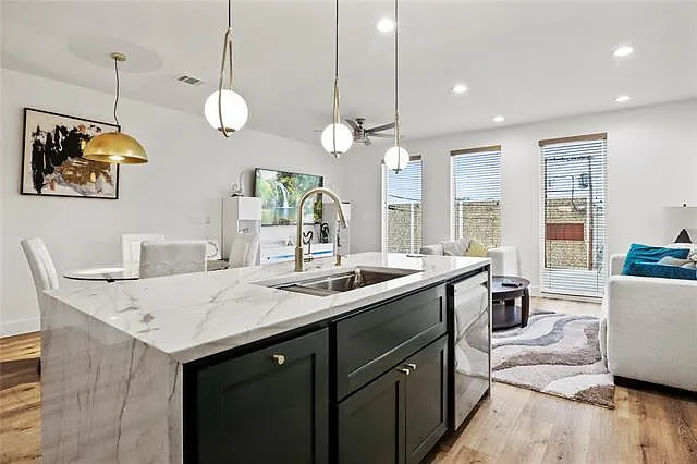 183 S Prairie Ave — Photo 14