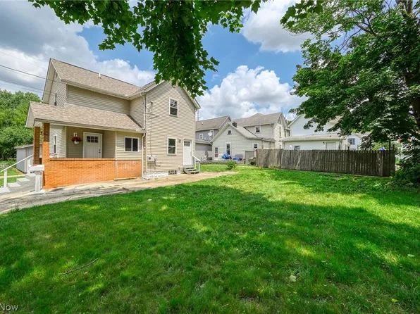 353 3rd St NW, Barberton, OH 44203
