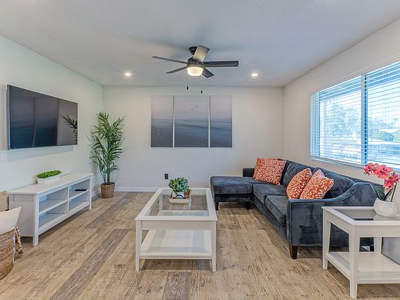 4th image of 1133 S Farmer Ave #4