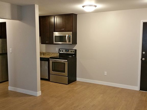 3rd image of 2019 N Farwell Ave #315