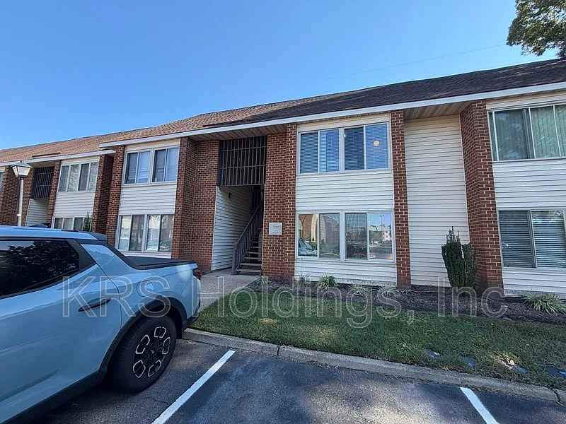 2 bed, 2.0 bath, 910 sqft, $1,695 — Photo 1