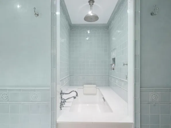 415 East 54th Street image 14 of 17