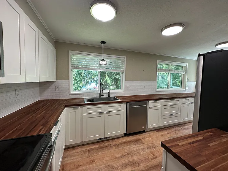 1479 Greenville Dr — Photo 14