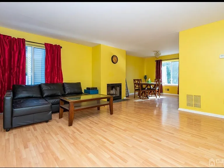 1805 Amanda Ct — Photo 7