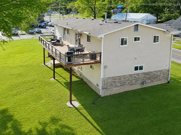 1315 W Main St, Grafton, IL 62037