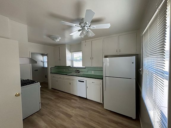 4th image of 136 S Del Mar Ave #D