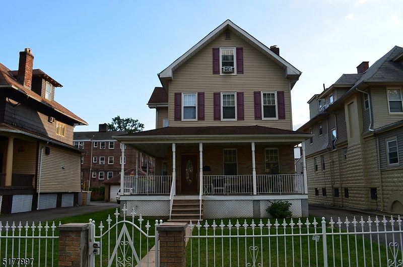 1st image of 81 Beech St