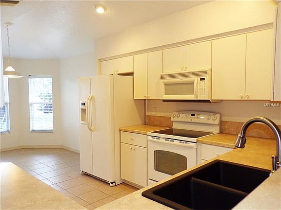 4th image of 20927 Queen Alexandra Dr