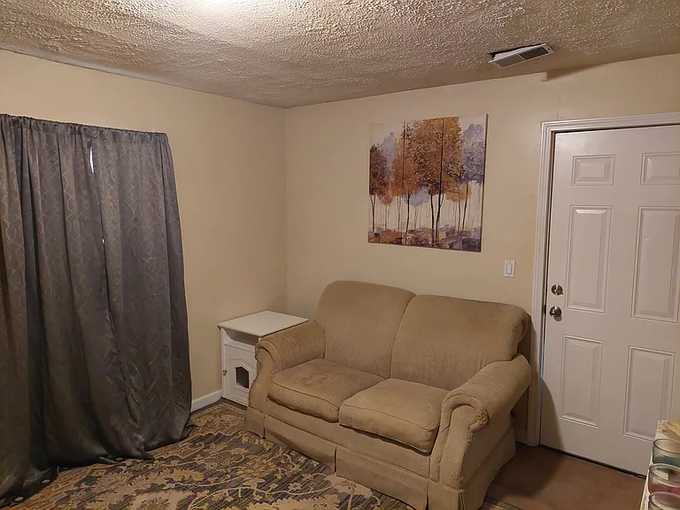 560 Wainwright Ave #2 — Photo 5