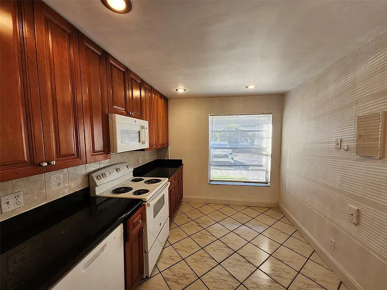 9421 NW 15th St #234 — Photo 10