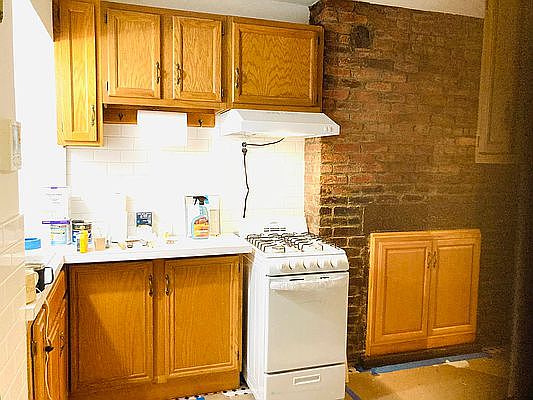 2nd image of 529 E 5th St APT 4