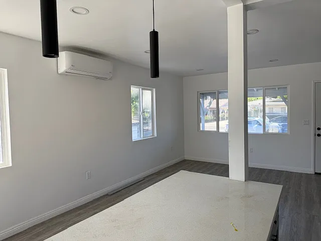7044 Tyrone Ave — Photo 6
