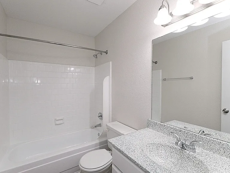 Ferry Road Apartments — Photo 11