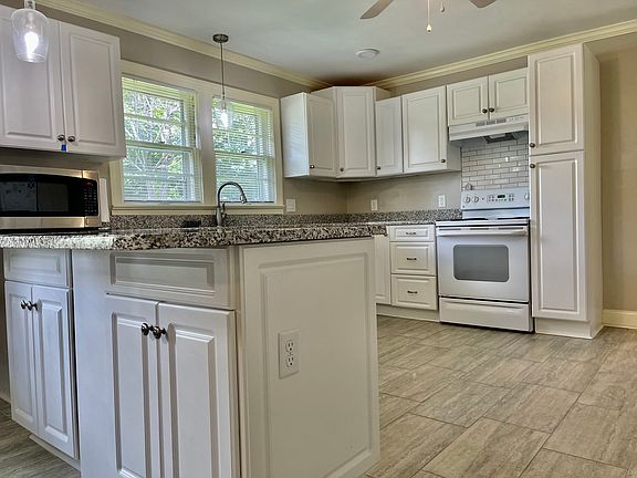 Tile floor in entry, baths, dining area, kitchen, laundry and back entry.