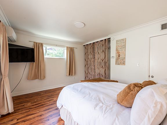 4th image of 6669 Archwood Ave #A
