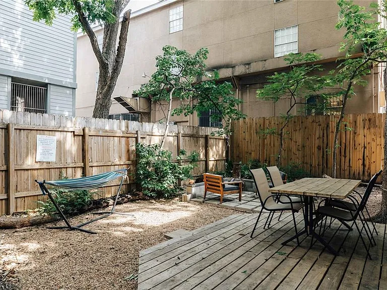2623 Salado St #B — Photo 25