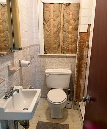 4th image of 1592 Elm St