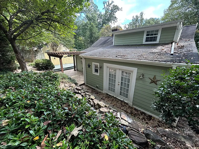 2461 Lyndhurst Ave — Photo 56
