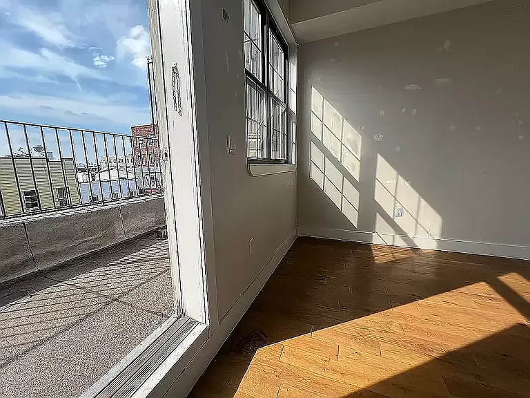 171 Suydam St #4R — Photo 17