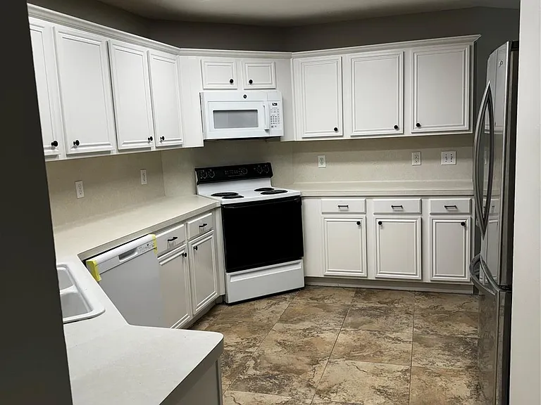 18614 Timbers Dr — Photo 3