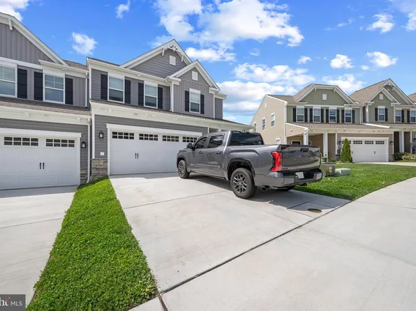 2843 Town View Cir, New Windsor, MD 21776