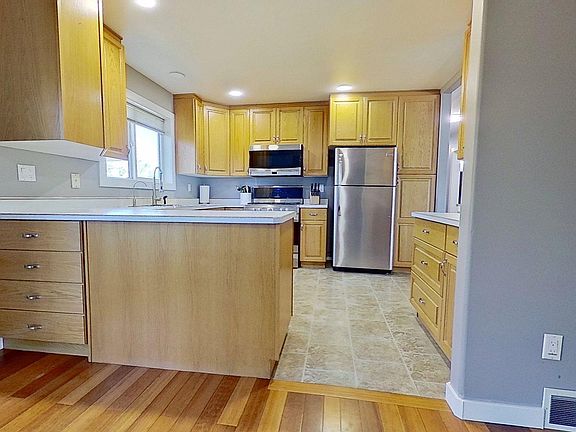 5th image of 272 Bussieres Dr