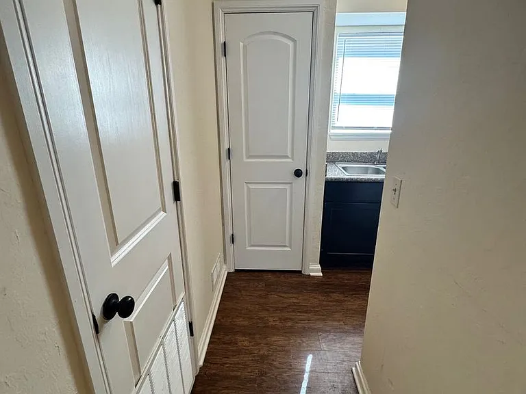 Renaissance Park Apartments — Photo 11