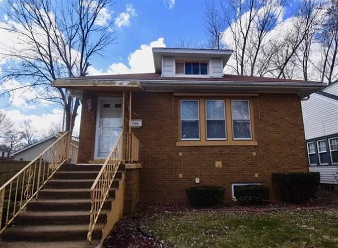 17910 Community St photo 1