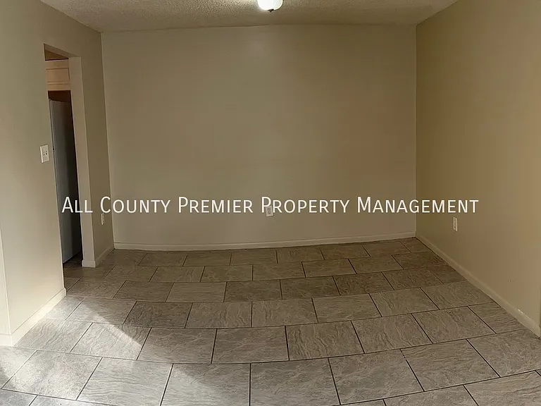 5540 S Rio Grande Ave — Photo 3