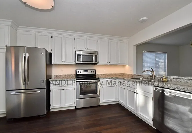 920 Arlene Way — Photo 3