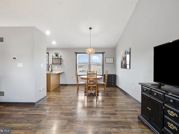 5th image of 11 Vickilee Dr