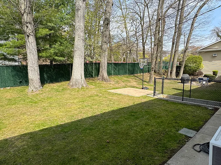 Gilbert Ave — Photo 11