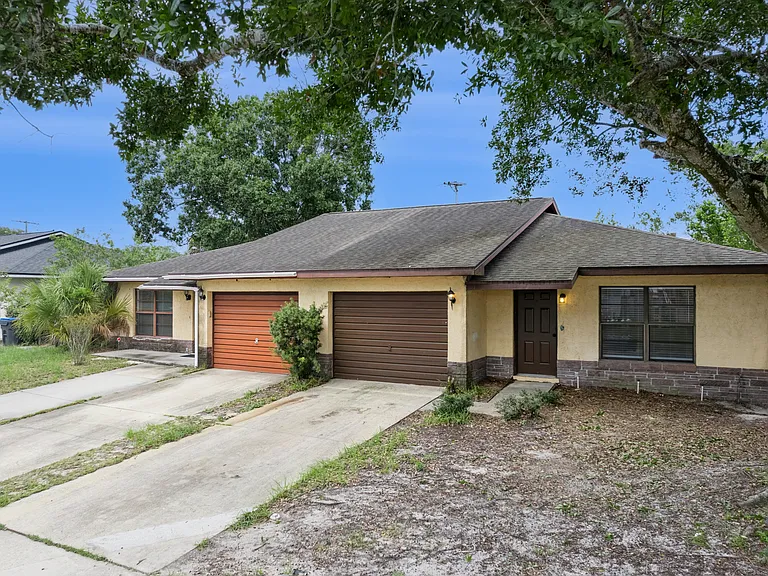 145 E Towne Pl — Photo 20