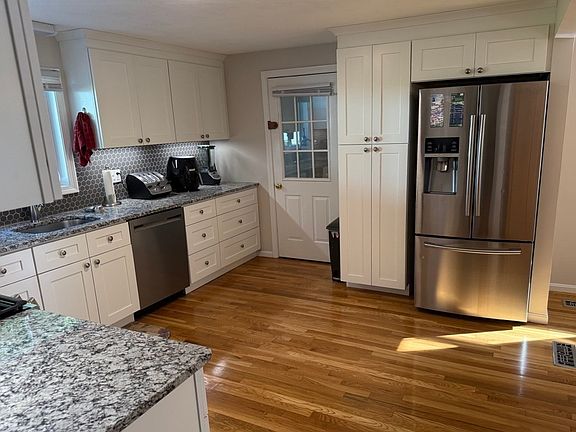 4th image of 2 Stonehedge Cir