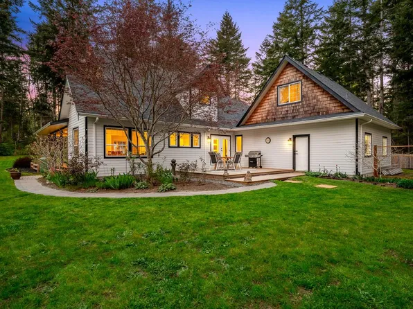 2300 Waveland Rd, Comox Valley, BC V9J 1X4