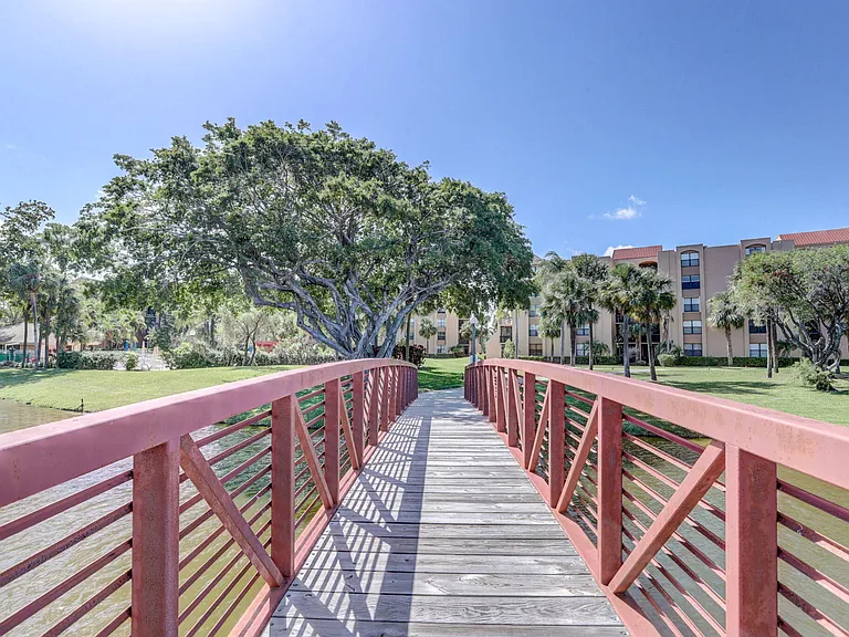 600 Egret Cir #7501 — Photo 34