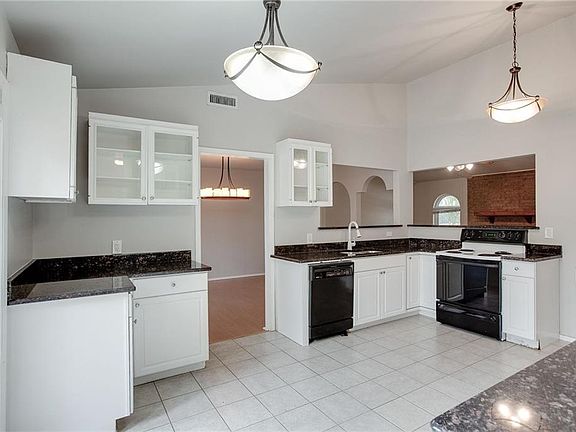 4th image of 1355 Beechwood Dr