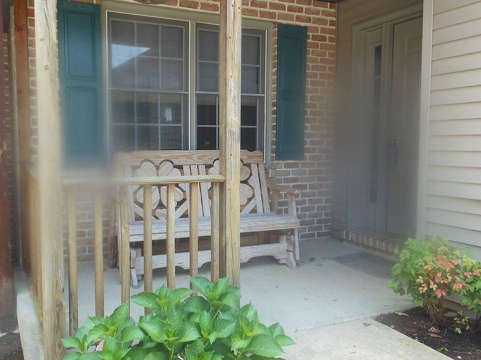 2nd image of 108 Oak Xing