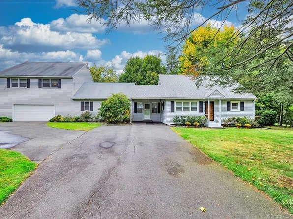 15 Cardinal Drive, Wallingford, CT 06492