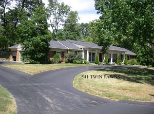 541 Twin Fawns Dr, Saint Louis, MO 63131