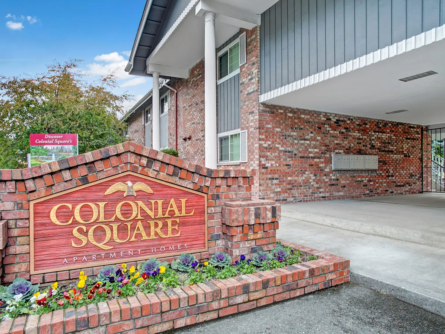 Colonial Square — Photo 1