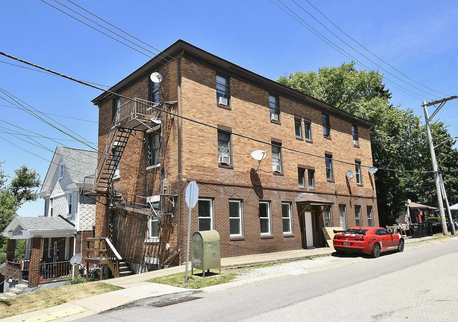 805-807 Bayonne Ave — Photo 1