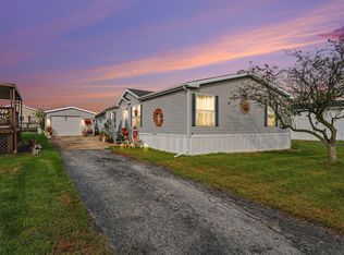 16 Swallow Ln, Beecher, IL 60401