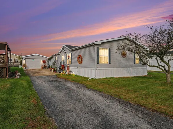 16 Swallow Ln, Beecher, IL 60401