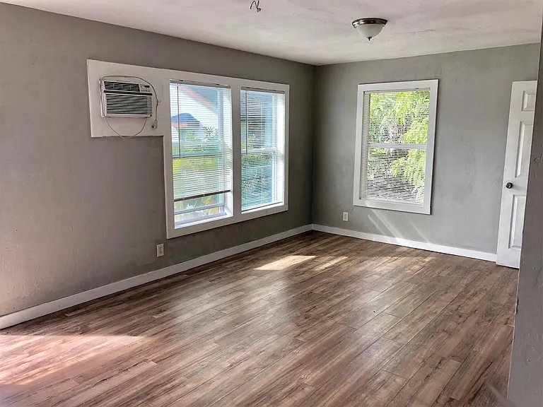 107 Washington St #5 — Photo 10