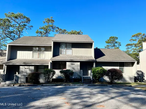 225 Highpoint Dr, Diamondhead, MS 39525