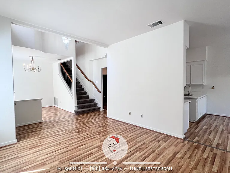 303 Sutton Cir — Photo 5
