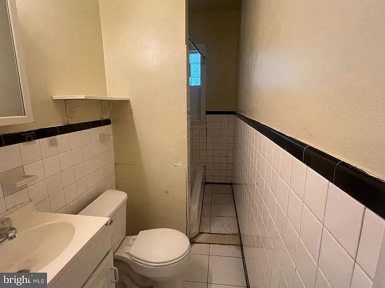 2023 W Oxford St #1 — Photo 6