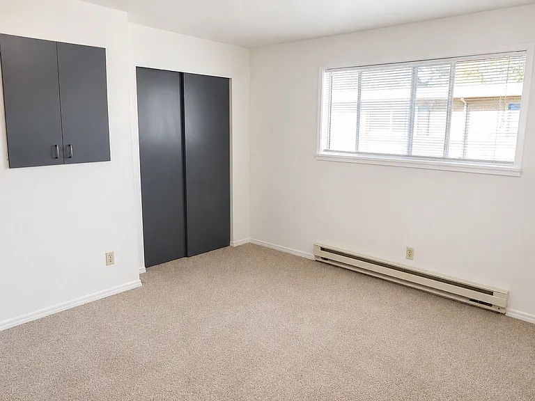 703 Woodford Ave N — Photo 11