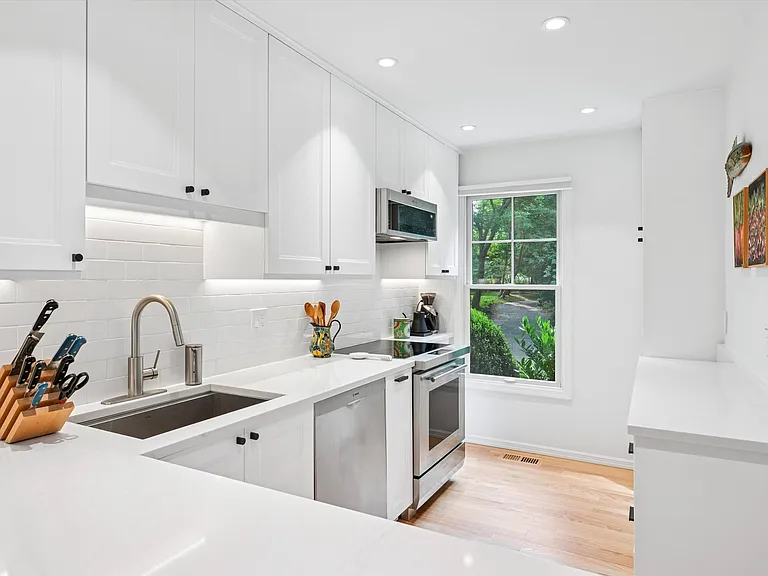 6 Briarsweet Ln — Photo 7